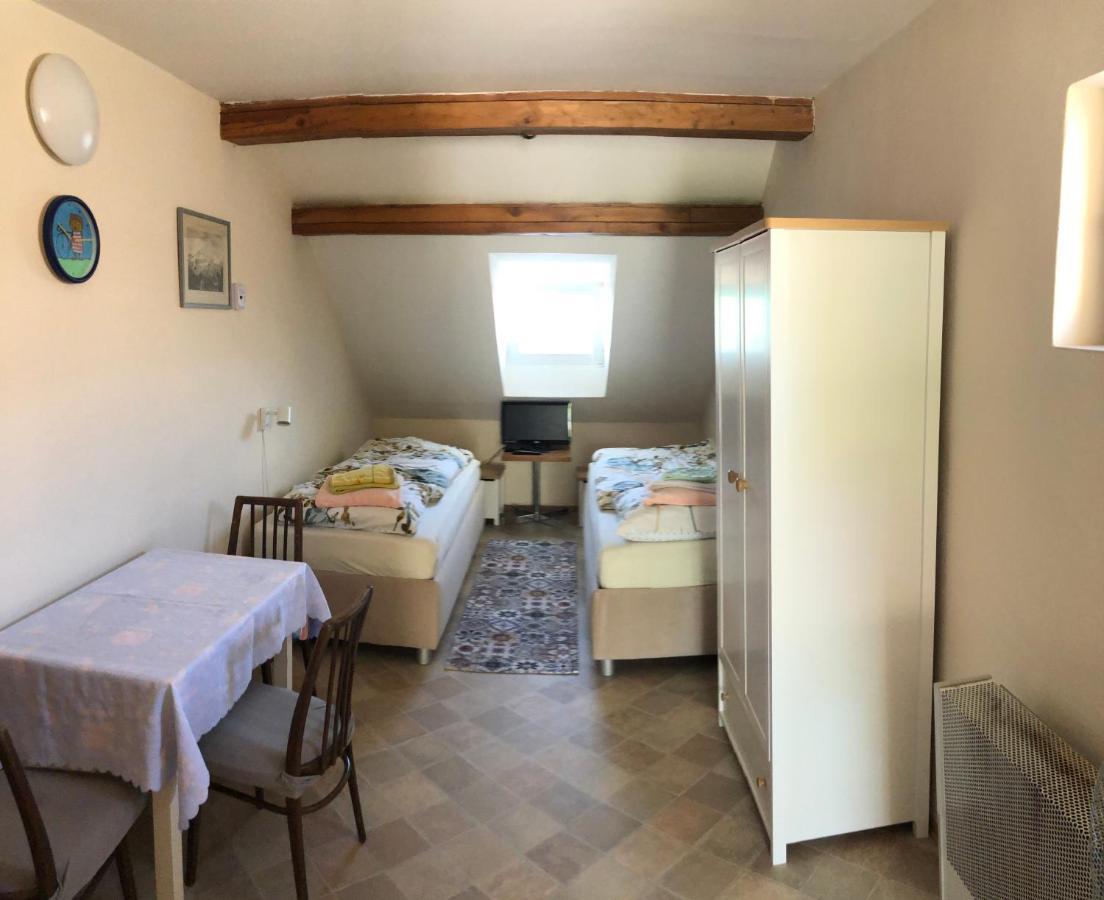 Ubytovani U Jerabku - Parkovani Zdarma Mikulov Exterior photo